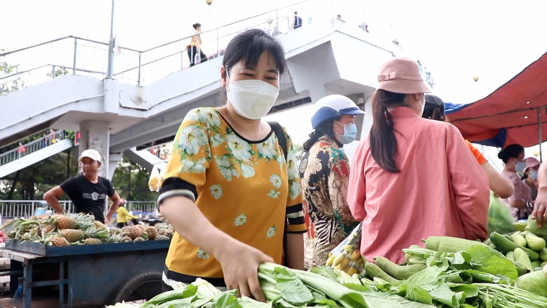 Bí quyết chi tiêu cho người lao động thời “bão giá”