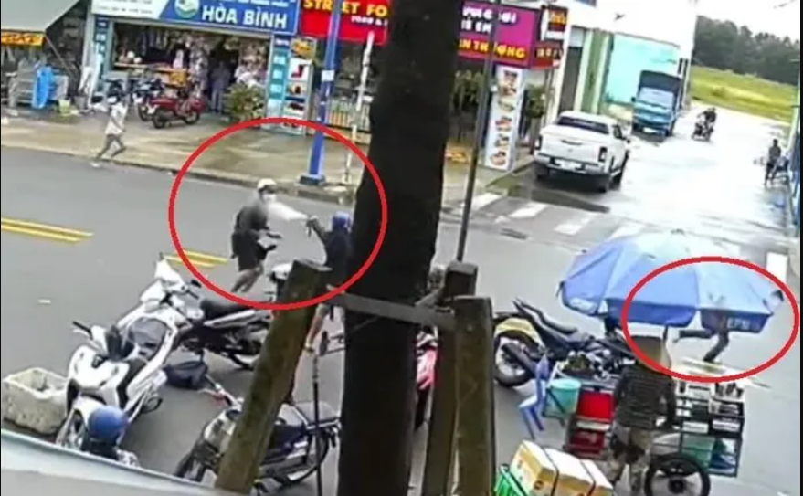 Phát hiện tên trộm xe máy, người dân hợp sức lao vào vây bắt
