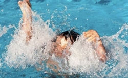 Cảnh báo nguy cơ trẻ em đuối nước tại bể bơi khách sạn