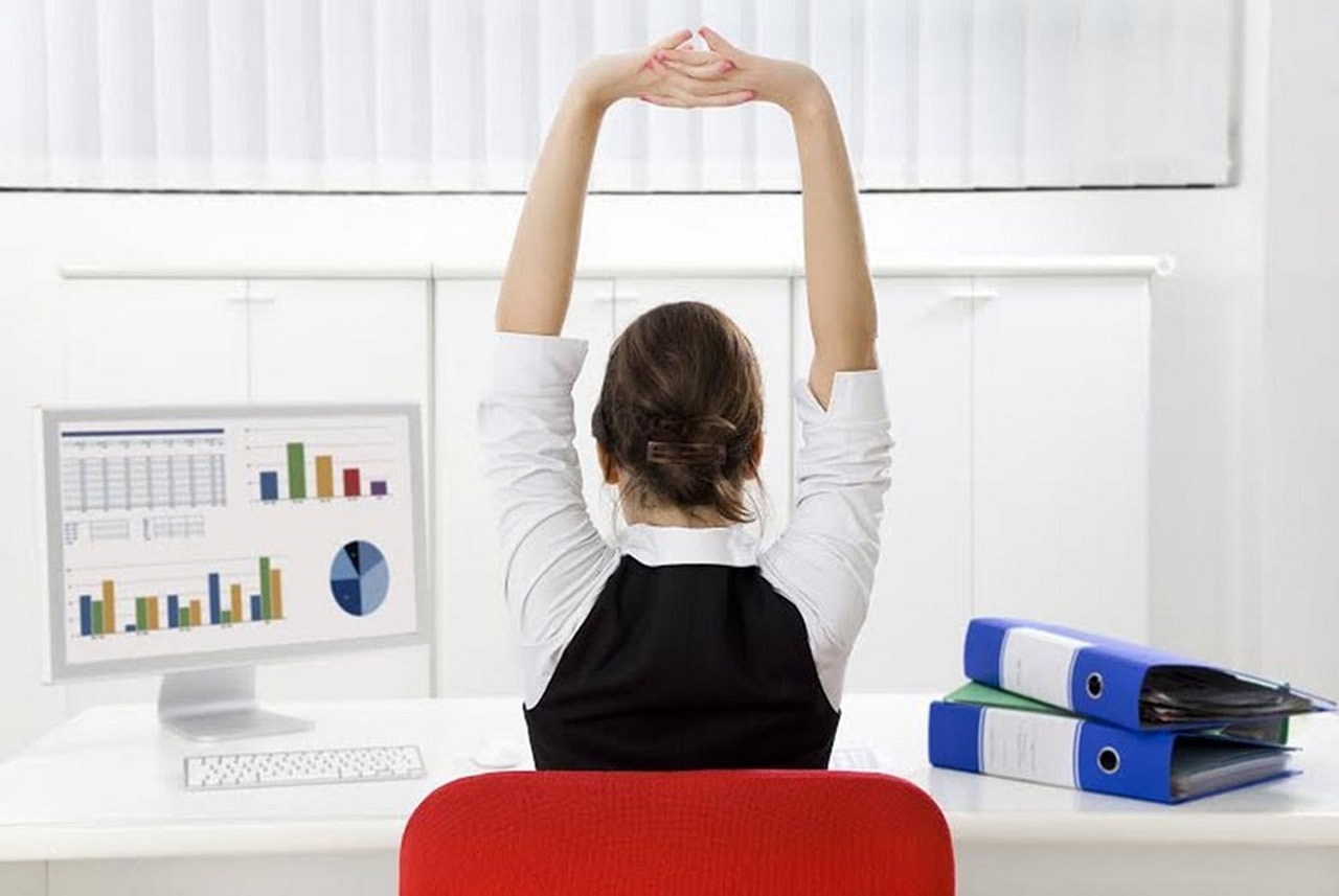 Động tác đơn giản giảm căng cơ cho nhân viên văn phòng