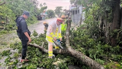Ảnh hưởng bão Noru: nhiều nơi ở miền Trung bị mất điện