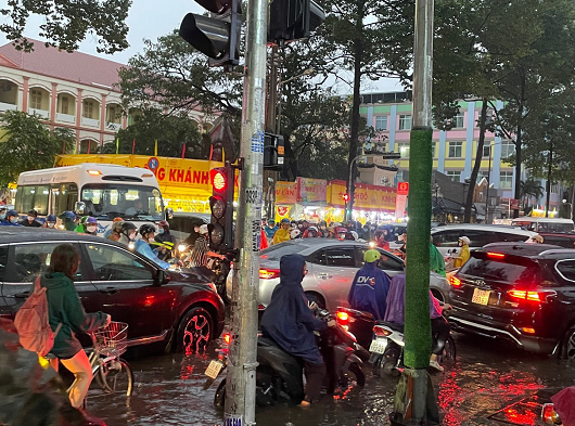 Những nguy cơ tiềm ẩn từ tình trạng ngập ở Thành phố Hồ Chí Minh