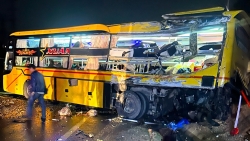 Tai nạn giao thông nghiêm trọng ở Thừa Thiên Huế khiến 2 người chết, 13 người bị thương