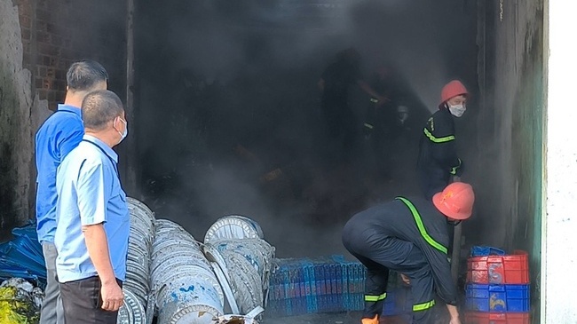 Cháy ki-ốt trong cảng cá Quy Nhơn, 1 người chết, 1 người bị thương nặng