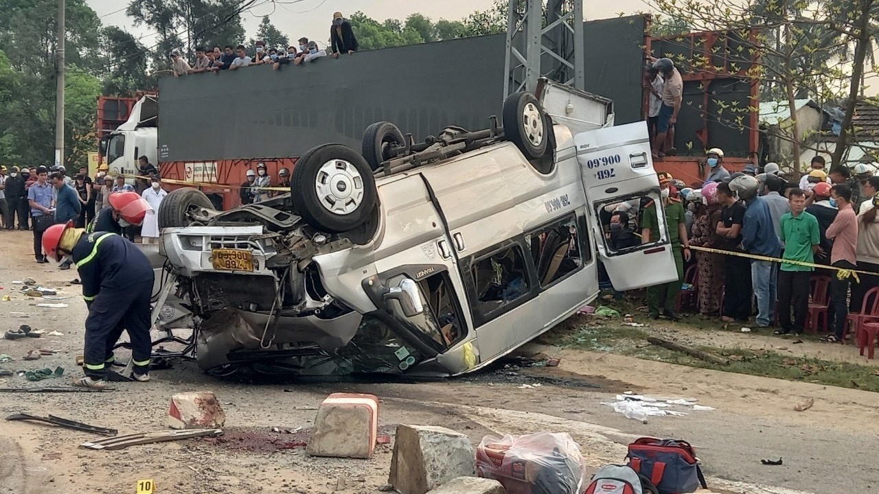 Tai nạn giao thông nghiêm trọng tại Quảng Nam khiến 8 người tử vong