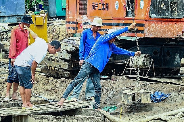 Vụ bé rơi xuống trụ bê tông ở Đồng Tháp: Chỉ là tai nạn lao động, không khởi tố vụ án