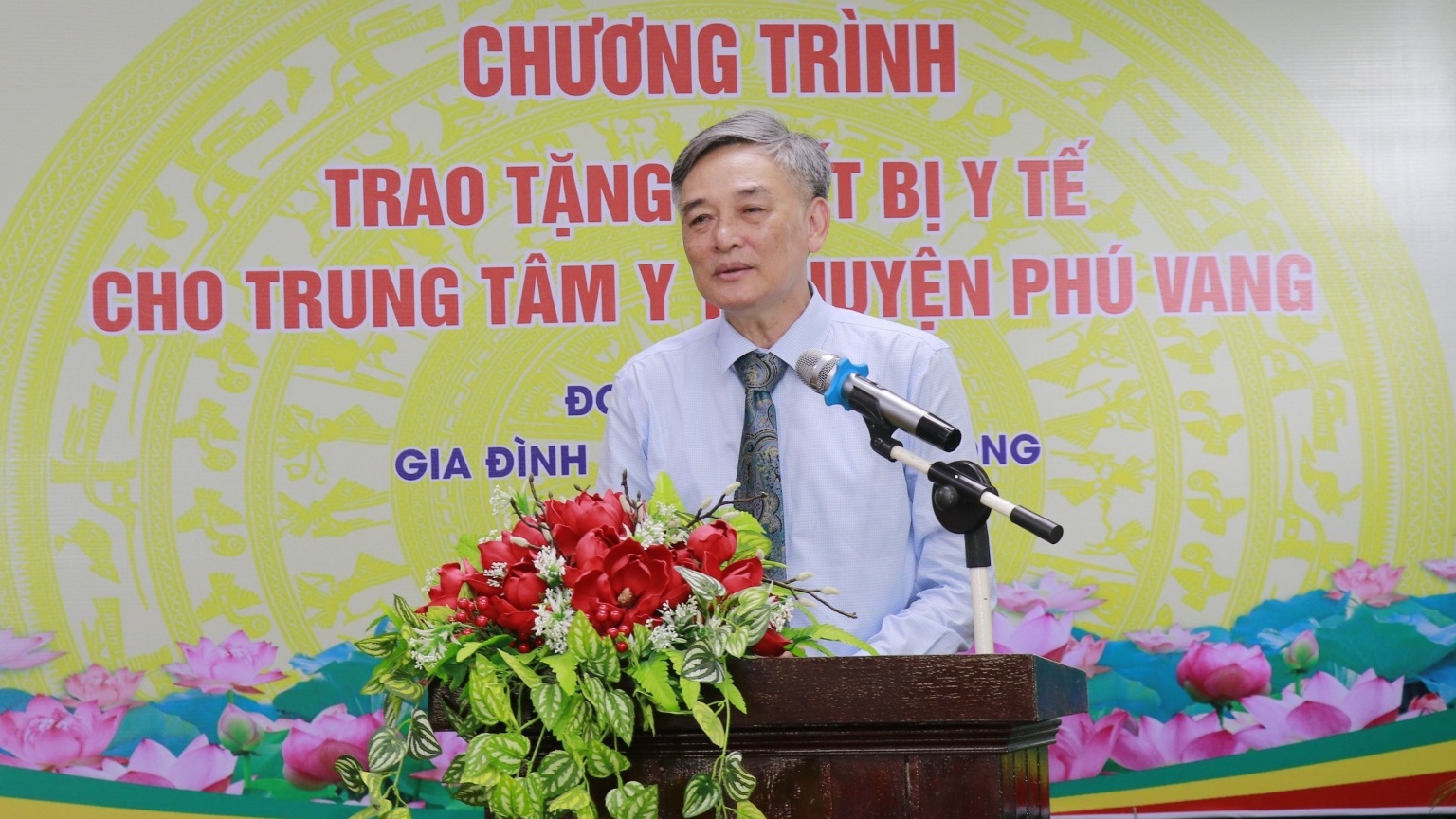 Tấm lòng cao cả của gia đình Giáo sư Đào Văn Long với bệnh nhân vùng khó khăn