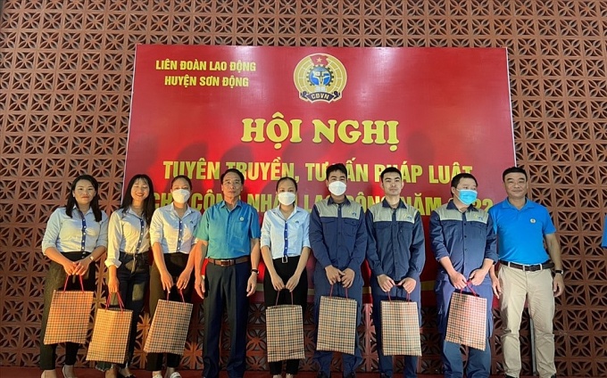 Công đoàn gặp nhiều vướng mắc trong đại diện NLĐ khởi kiện nợ BHXH