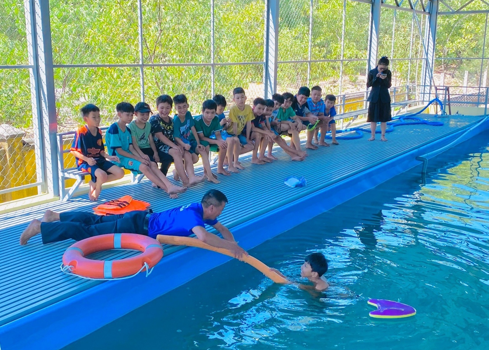Nhiều lớp dạy bơi miễn phí cho trẻ em dịp hè ở Đà Nẵng