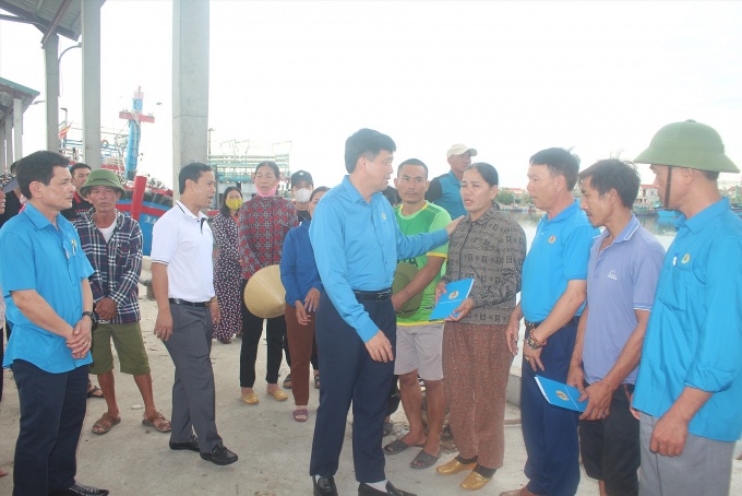 Cháy tàu cá, ngư dân đứng ngồi không yên vì thiệt hại hàng chục tỷ đồng