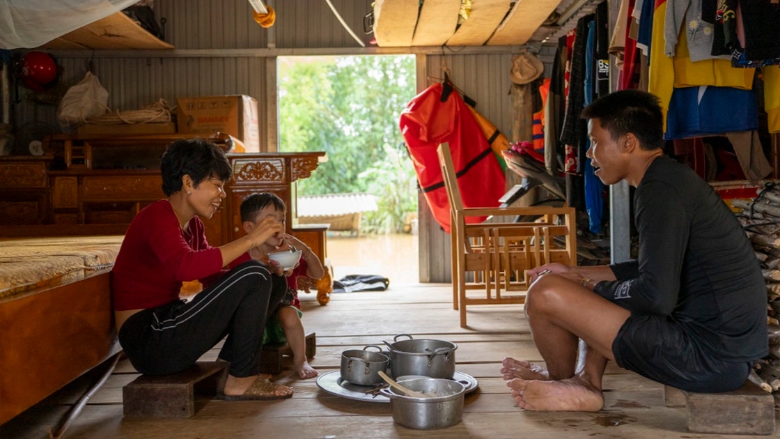 Quảng Bình: Người dân vùng lũ Minh Hóa chủ động ứng phó với mưa lũ an toàn