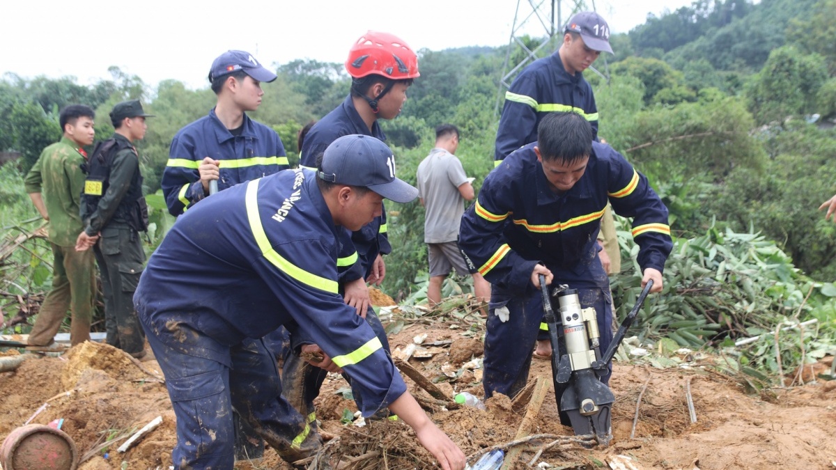 Sạt lở đất nghiêm trọng ở Hà Giang: Khẩn trương cứu hộ và di dời người dân đến nơi an toàn