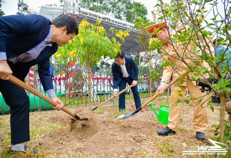 3.500 nhân viên gác chắn và những hiểm nguy ít ai biết