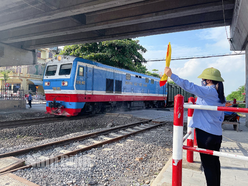 3.500 nhân viên gác chắn và những hiểm nguy ít ai biết