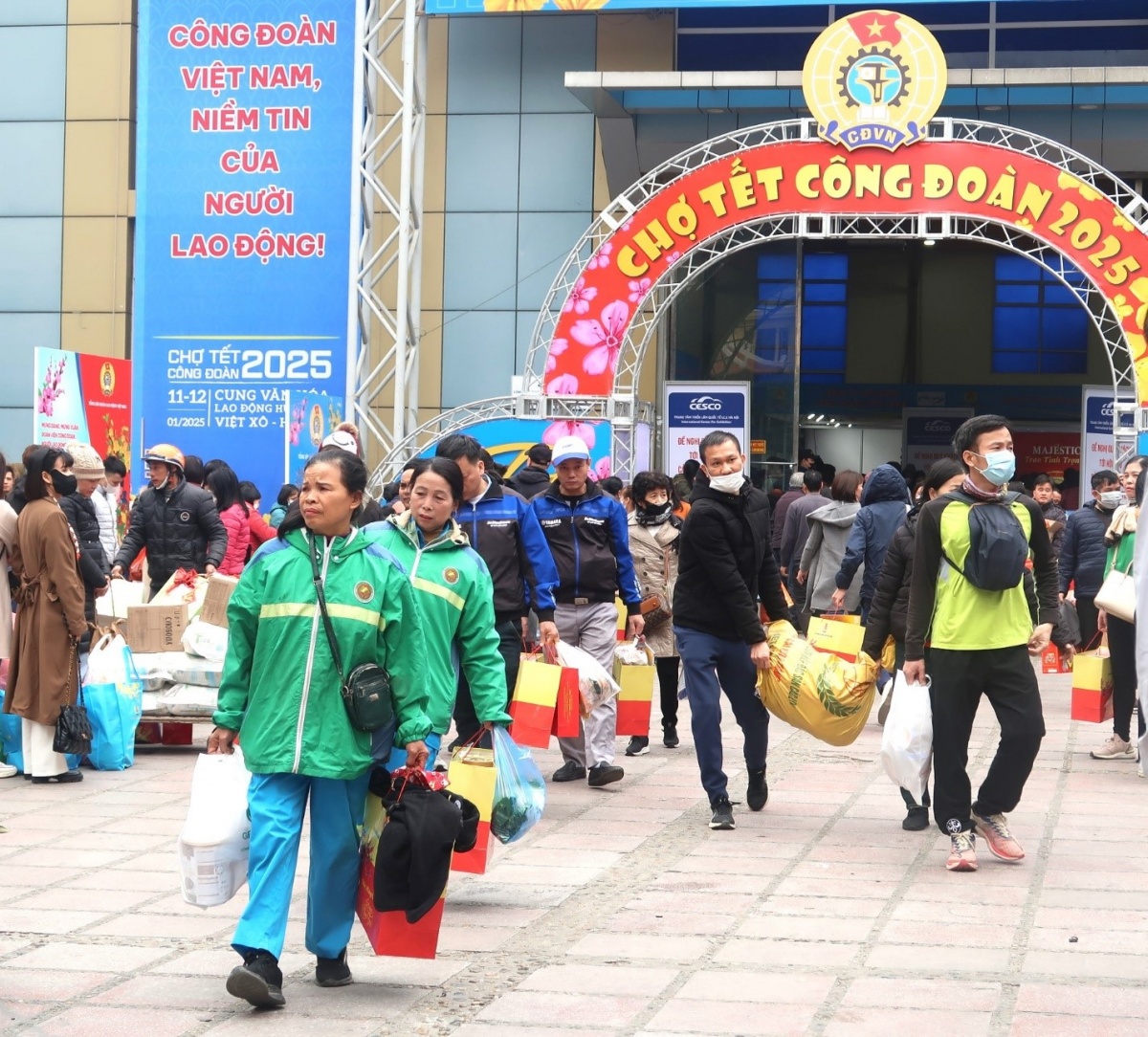 Tiêu Tết an toàn và thông minh