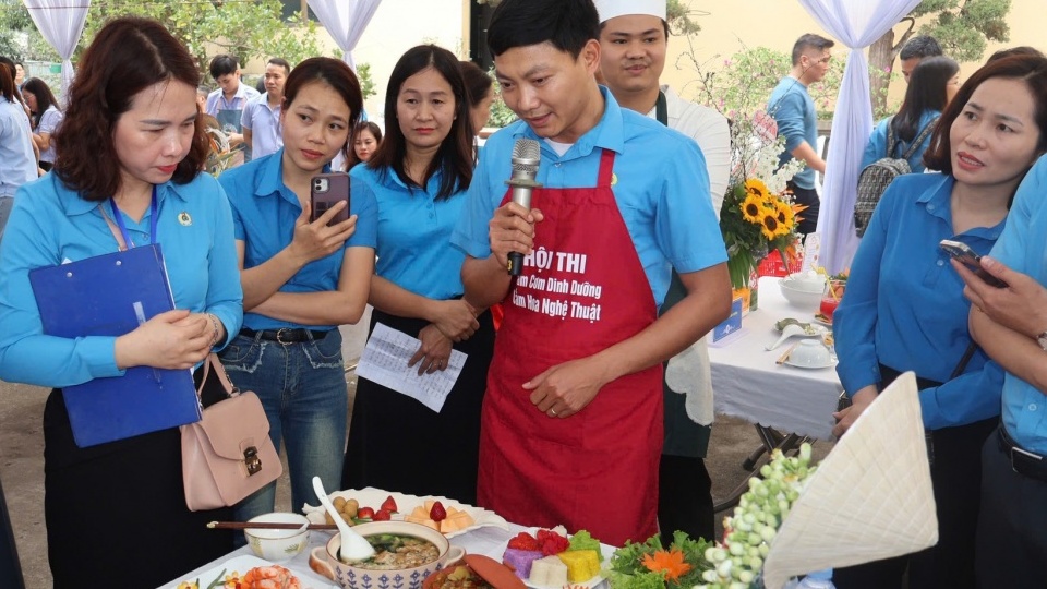 Nam nấu ăn, nữ cắm hoa: Hội thi lan tỏa thông điệp sẻ chia việc nhà dành cho người lao động ở Hải Dương