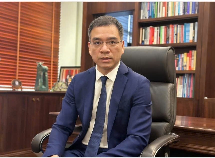 Cần một 