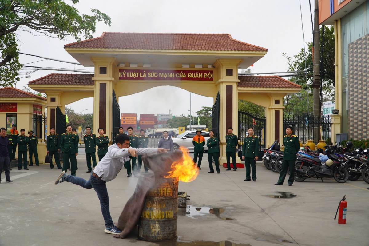 Phòng chống cháy nổ – Vấn đề sống còn trong công tác an toàn vệ sinh lao động tại Xăng dầu Quân đội KV1