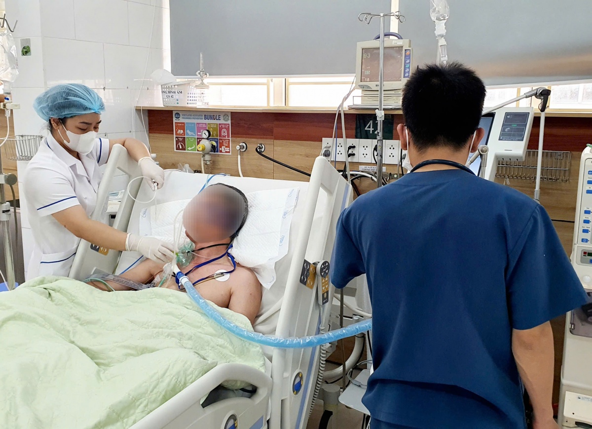 Cồn sát trùng giả - “Bóng ma” giữa đời thường, lỗ hổng quản lý?