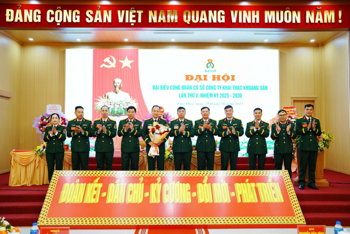 Các đại biểu tham dự Đại hội chụp ảnh lưu niệm. Ảnh: ĐVCC         Các đại biểu tham dự Đại hội chụp ảnh lưu niệm. Ảnh: ĐVCC